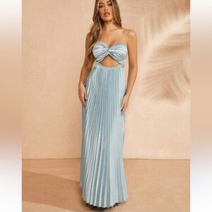 Elegant Blue Pleated Maxi Dress